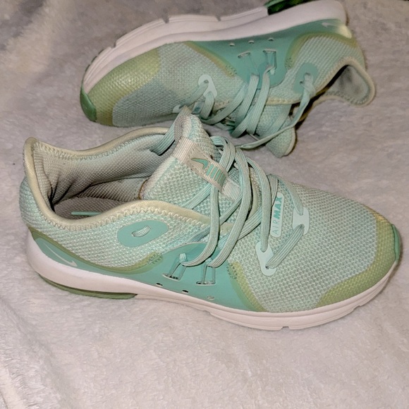 Nike Air Max Shoes - Picture 3 of 5